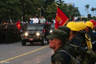 Desfile Militar en honor al 34 Aniversario del Ejército