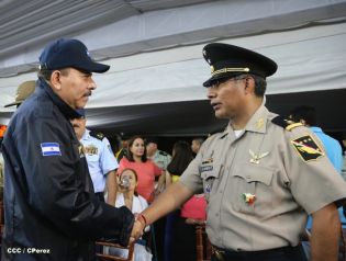 Desfile Militar en honor al 34 Aniversario del Ejército
