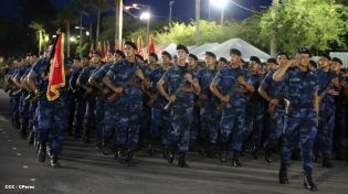 Desfile Militar en honor al 34 Aniversario del Ejército