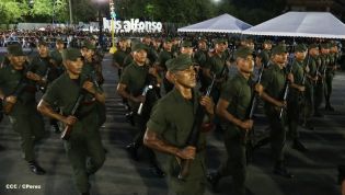 Desfile Militar en honor al 34 Aniversario del Ejército