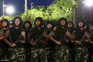 Desfile Militar en honor al 34 Aniversario del Ejército