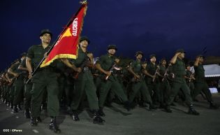 Desfile Militar en honor al 34 Aniversario del Ejército
