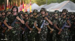Desfile Militar en honor al 34 Aniversario del Ejército