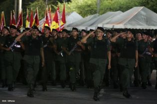 Desfile Militar en honor al 34 Aniversario del Ejército