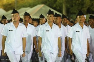 Desfile Militar en honor al 34 Aniversario del Ejército
