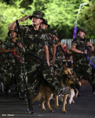 Desfile Militar en honor al 34 Aniversario del Ejército