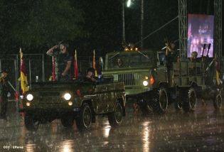 Desfile Militar en honor al 34 Aniversario del Ejército