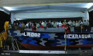 Desfile Militar en honor al 34 Aniversario del Ejército