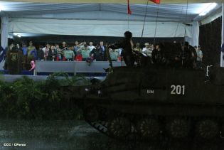 Desfile Militar en honor al 34 Aniversario del Ejército