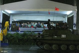 Desfile Militar en honor al 34 Aniversario del Ejército