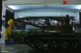 Desfile Militar en honor al 34 Aniversario del Ejército