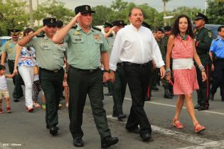 Desfile Militar en honor al 34 Aniversario del Ejército