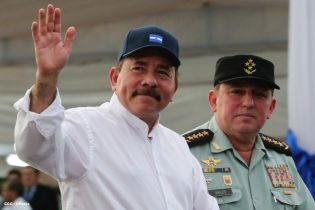 Desfile Militar en honor al 34 Aniversario del Ejército