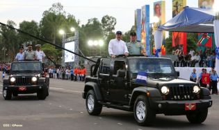 Desfile Militar en honor al 34 Aniversario del Ejército
