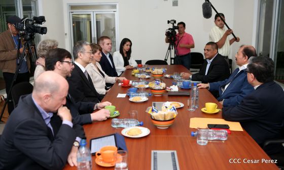 Presidente Daniel sostiene encuentro con Directores del BID