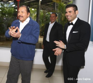 Presidente Daniel recibe a participantes del II Festival Pucciniano