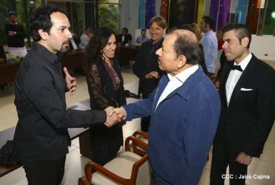 Presidente Daniel recibe a participantes del II Festival Pucciniano