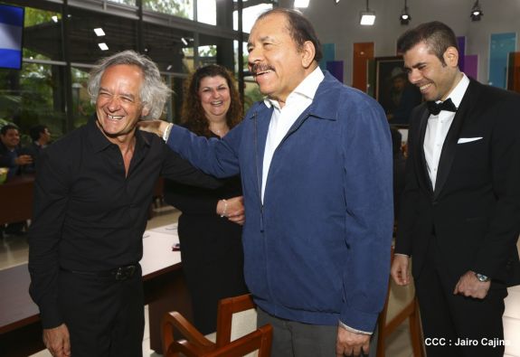 Presidente Daniel recibe a participantes del II Festival Pucciniano