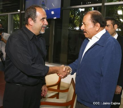 Presidente Daniel recibe a participantes del II Festival Pucciniano