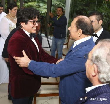 Presidente Daniel recibe a participantes del II Festival Pucciniano