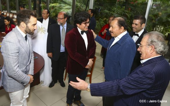 Presidente Daniel recibe a participantes del II Festival Pucciniano