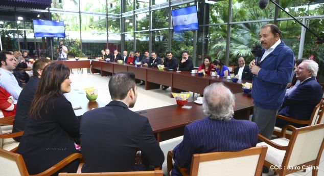 Presidente Daniel recibe a participantes del II Festival Pucciniano