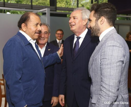 Presidente Daniel recibe a participantes del II Festival Pucciniano