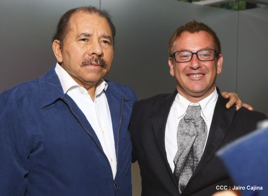 Presidente Daniel recibe a participantes del II Festival Pucciniano