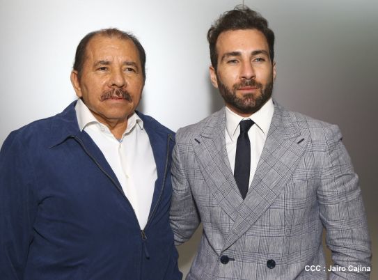 Presidente Daniel recibe a participantes del II Festival Pucciniano