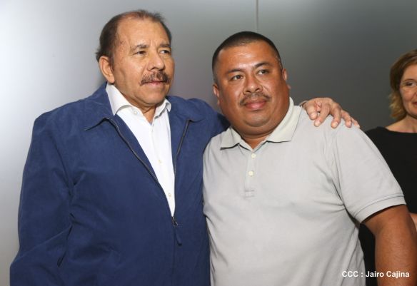 Presidente Daniel recibe a participantes del II Festival Pucciniano