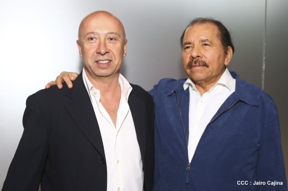 Presidente Daniel recibe a participantes del II Festival Pucciniano