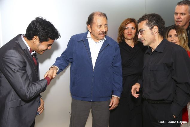 Presidente Daniel recibe a participantes del II Festival Pucciniano