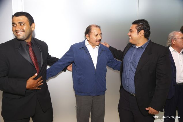 Presidente Daniel recibe a participantes del II Festival Pucciniano