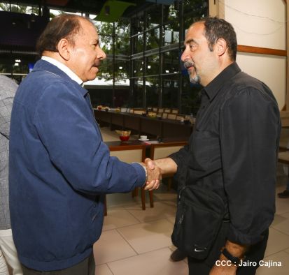 Presidente Daniel recibe a participantes del II Festival Pucciniano