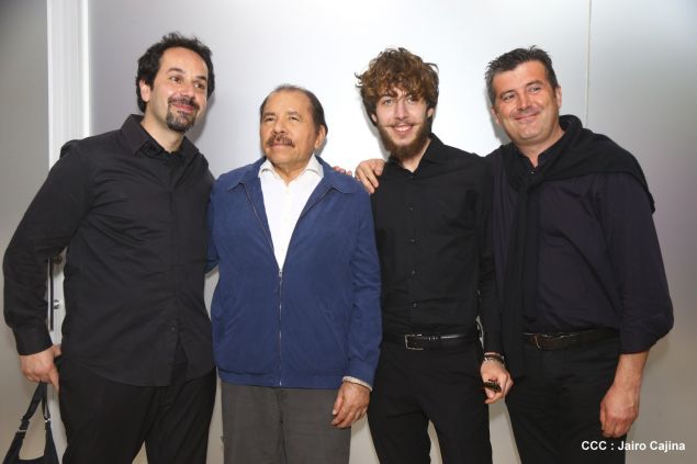 Presidente Daniel recibe a participantes del II Festival Pucciniano