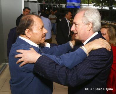 Presidente Daniel recibe a participantes del II Festival Pucciniano