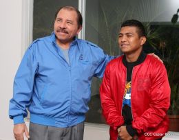 Presidente Daniel se reune con el Campeón Román “Chocolatito” González