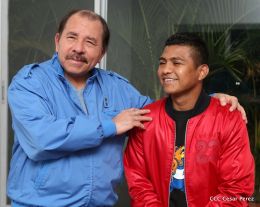 Presidente Daniel se reune con el Campeón Román “Chocolatito” González