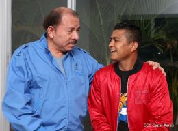 Presidente Daniel se reune con el Campeón Román “Chocolatito” González