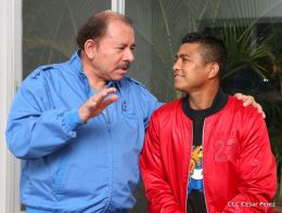 Presidente Daniel se reune con el Campeón Román “Chocolatito” González