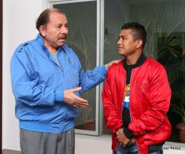 Presidente Daniel se reune con el Campeón Román “Chocolatito” González