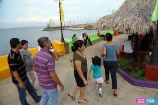 Familias asisten a Parque Luis Alfonso Velásquez y Puerto Salvador Allende