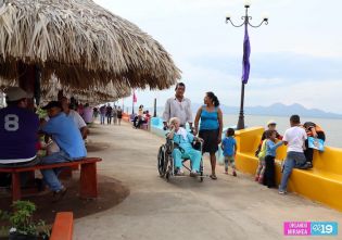 Familias asisten a Parque Luis Alfonso Velásquez y Puerto Salvador Allende