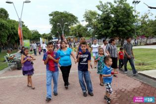 Familias asisten a Parque Luis Alfonso Velásquez y Puerto Salvador Allende