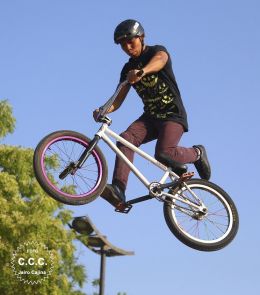 Adolescentes y jóvenes cuentan con nuevo espacio para practicar deportes extremos