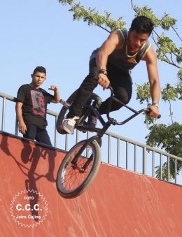 Adolescentes y jóvenes cuentan con nuevo espacio para practicar deportes extremos