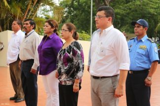 Ofrendas florales para honrar a caídos de la Policía Nacional