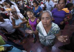 Así fue la bajada de la venerada Imágen de la Sangre de Cristo