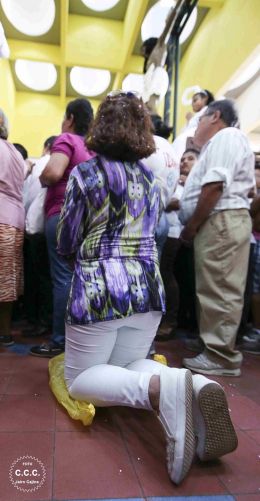 Así fue la bajada de la venerada Imágen de la Sangre de Cristo