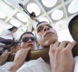 Así fue la bajada de la venerada Imágen de la Sangre de Cristo